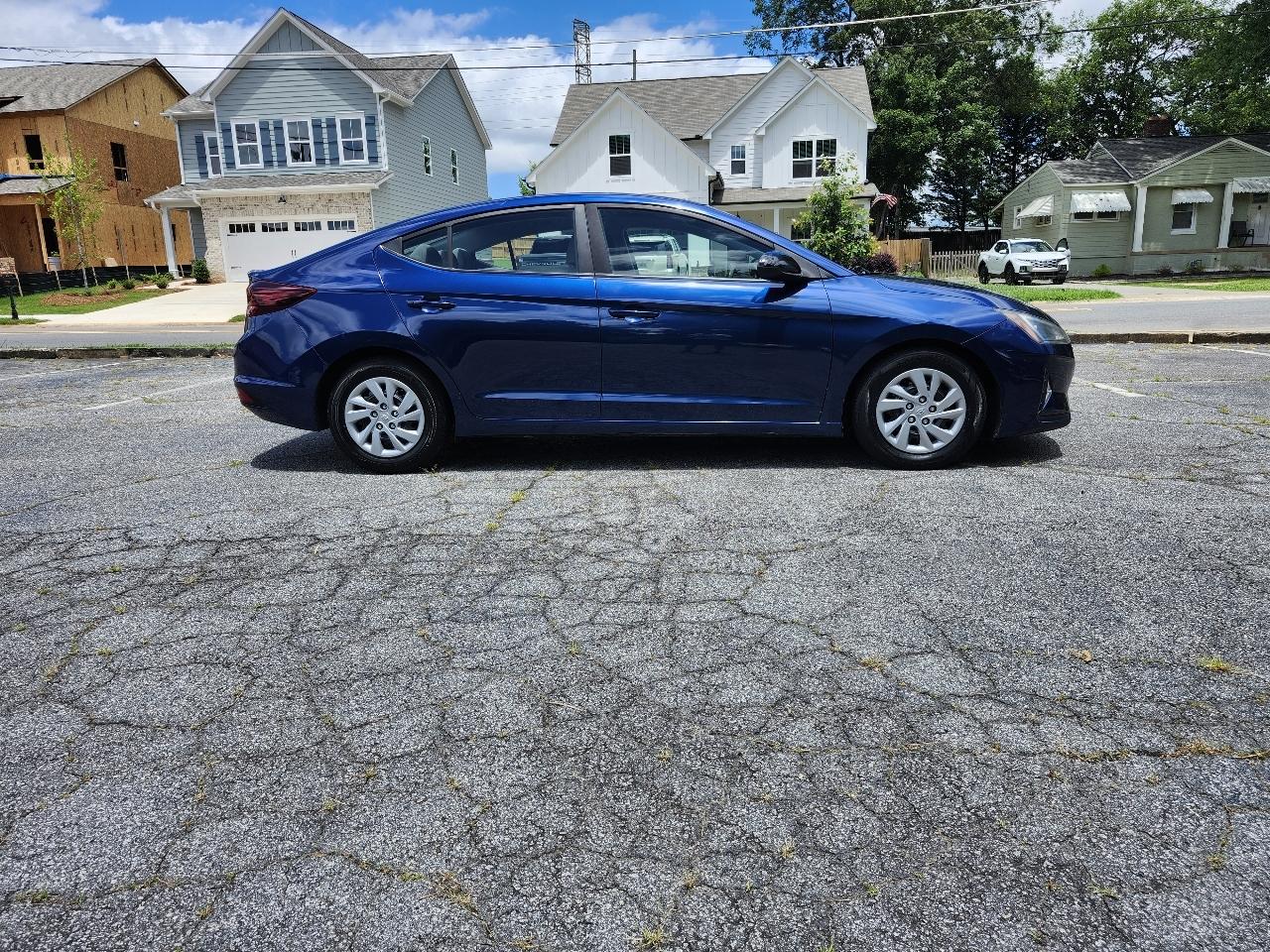 Hyundai Elantra SE 6AT 2019
