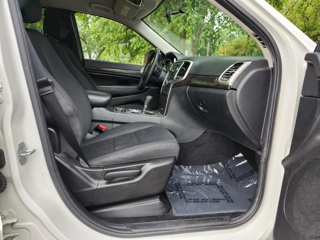 Jeep Grand Cherokee Laredo 4WD 2012