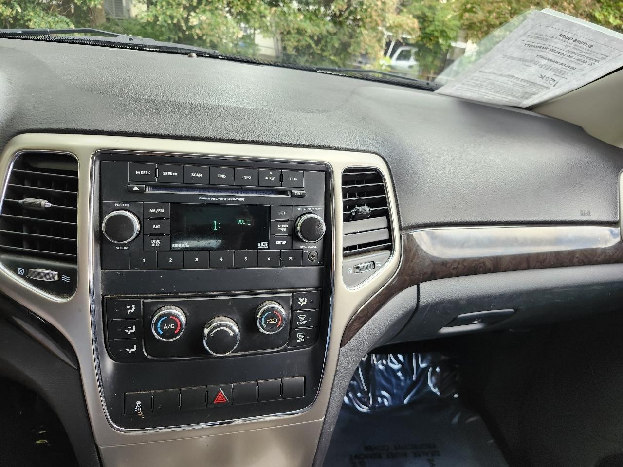 Jeep Grand Cherokee Laredo 4WD 2012