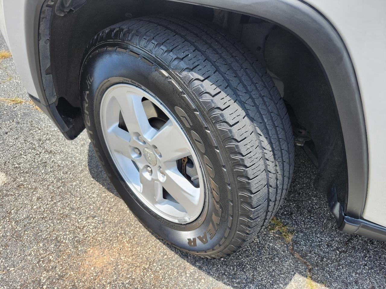 Jeep Grand Cherokee Laredo 4WD 2012