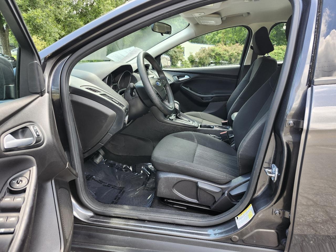 Ford Focus SE Sedan 2016