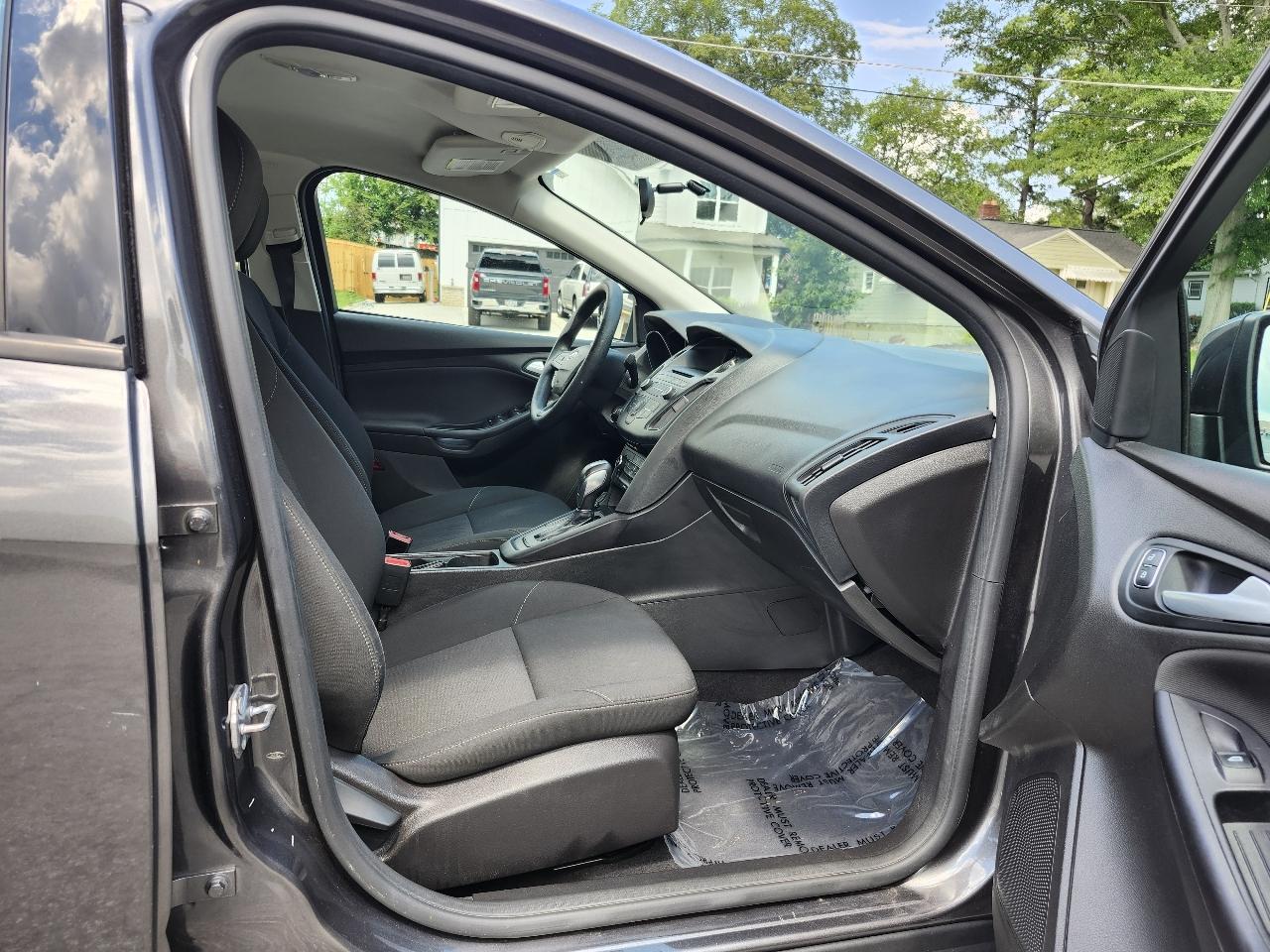 Ford Focus SE Sedan 2016