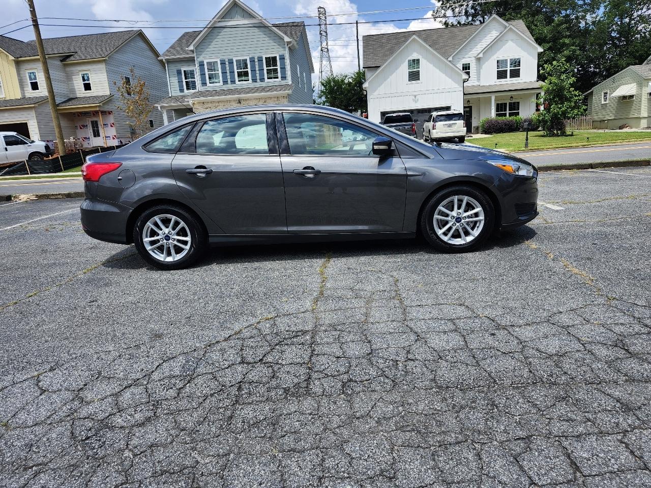 Ford Focus SE Sedan 2016