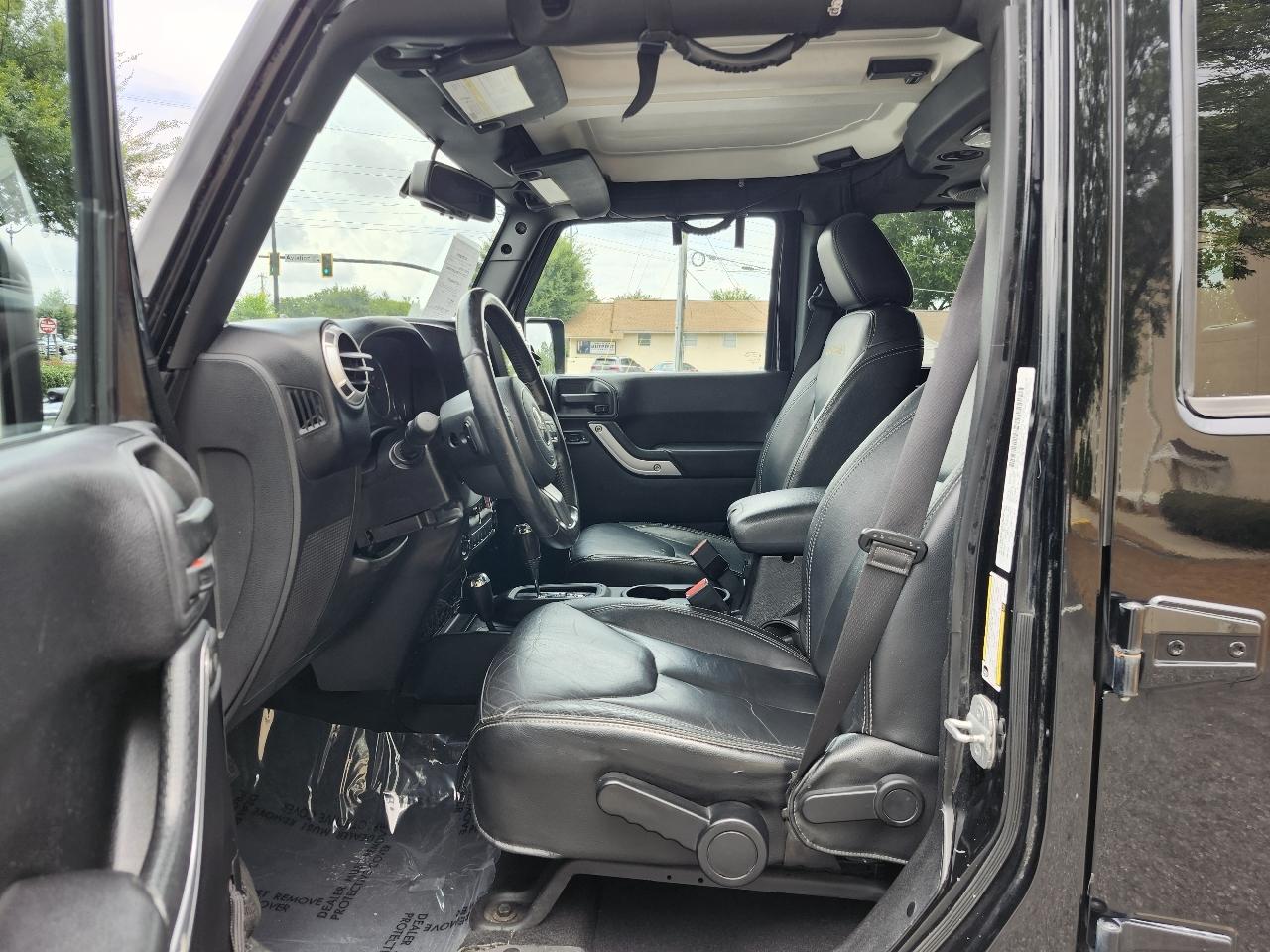 Jeep Wrangler Unlimited Sahara 4WD 2013