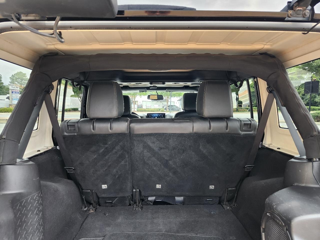 Jeep Wrangler Unlimited Sahara 4WD 2013