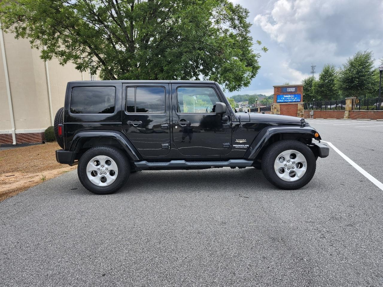 Jeep Wrangler Unlimited Sahara 4WD 2013