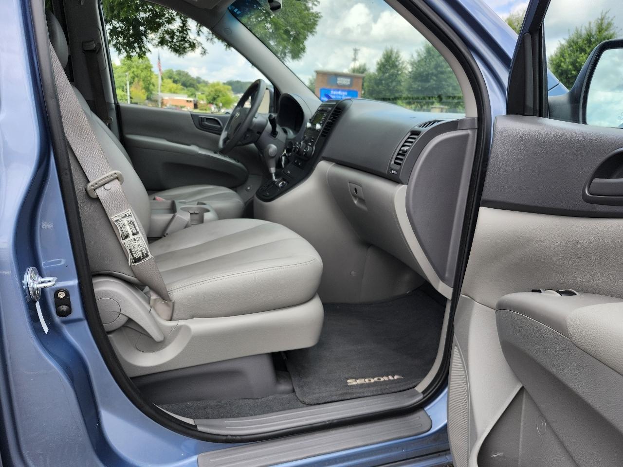 Kia Sedona LX LWB 2012