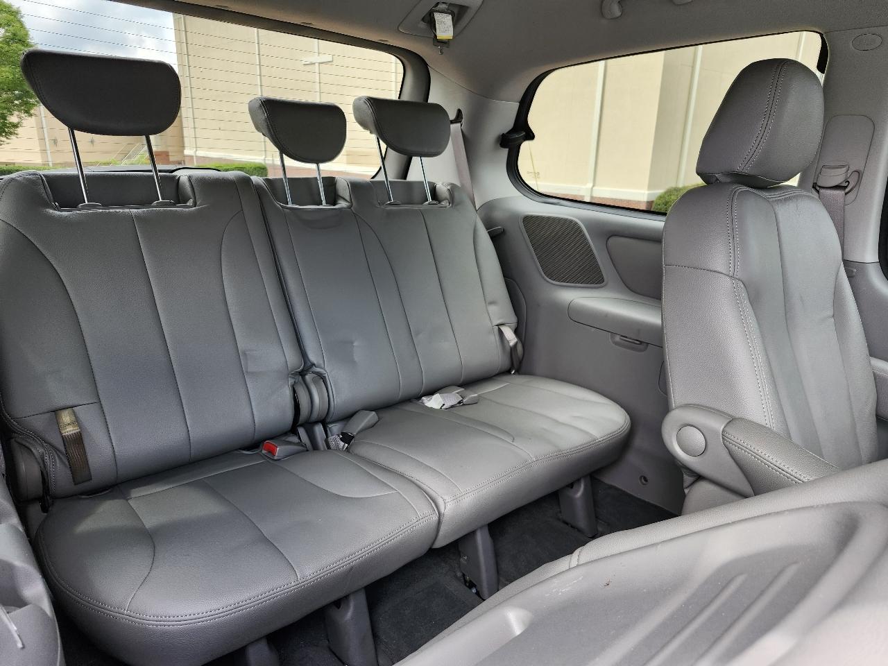 Kia Sedona LX LWB 2012