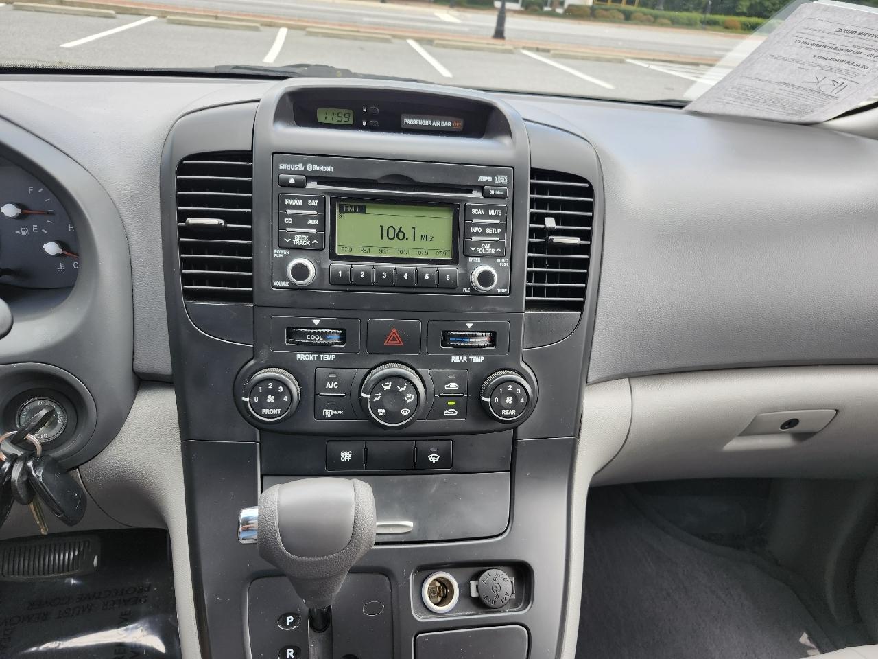 Kia Sedona LX LWB 2012