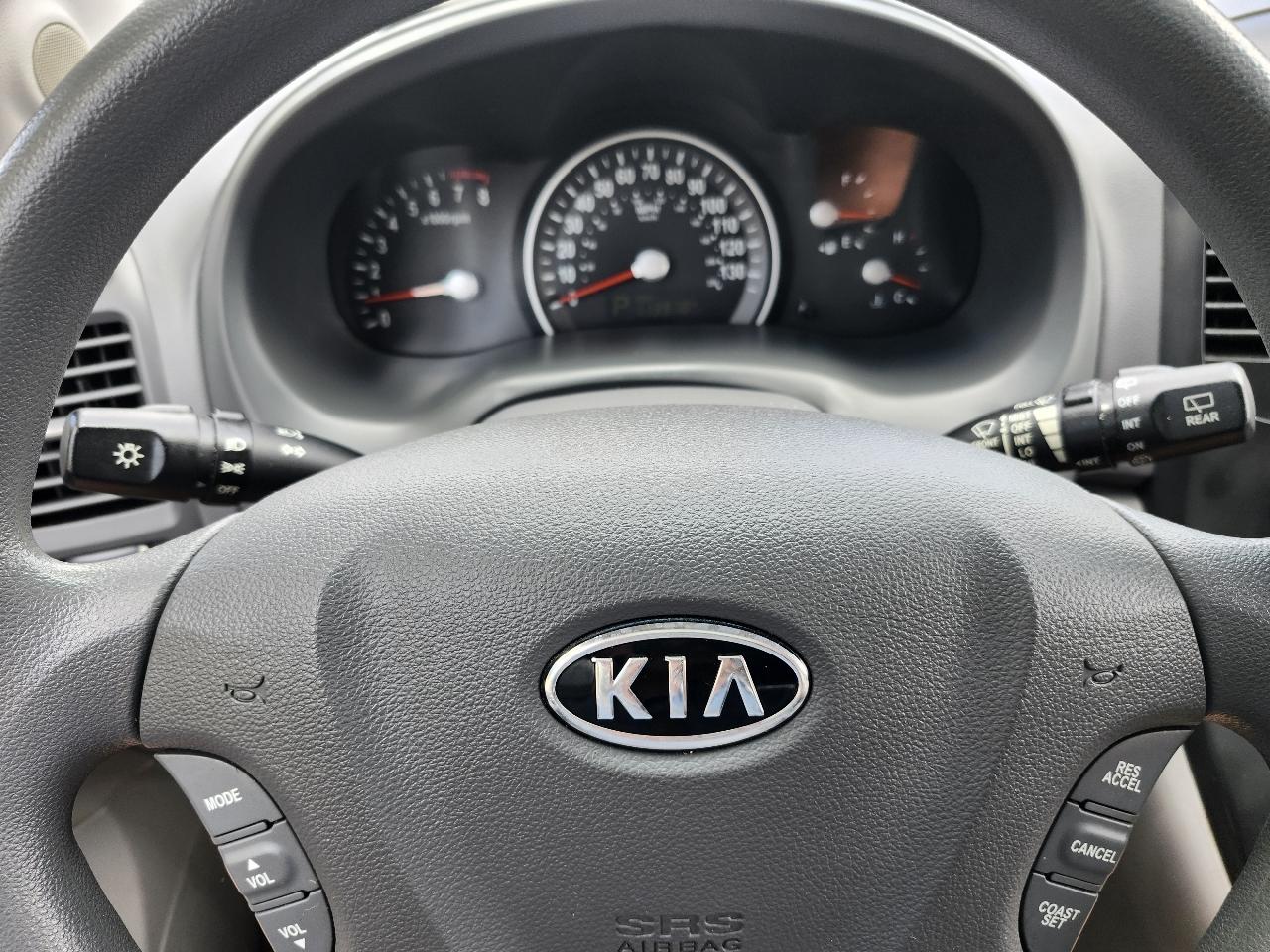 Kia Sedona LX LWB 2012