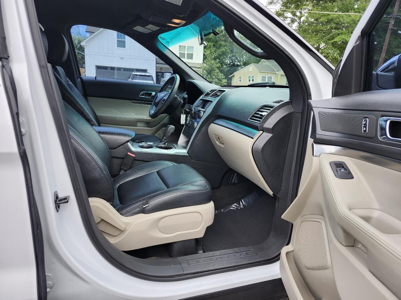 Ford Explorer Base FWD 2014