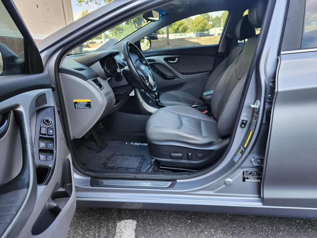 Hyundai Elantra SE 6AT 2015