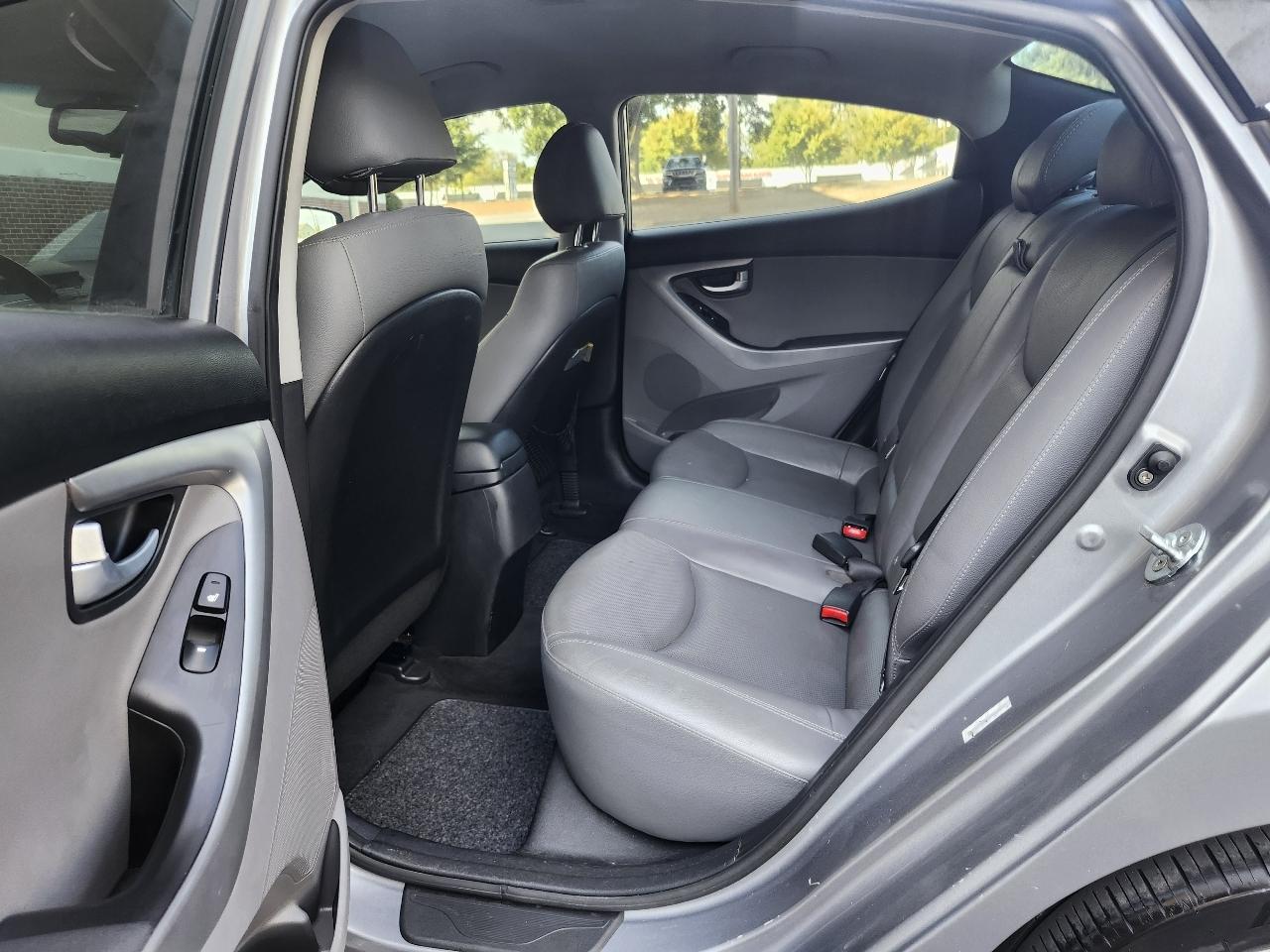 Hyundai Elantra SE 6AT 2015