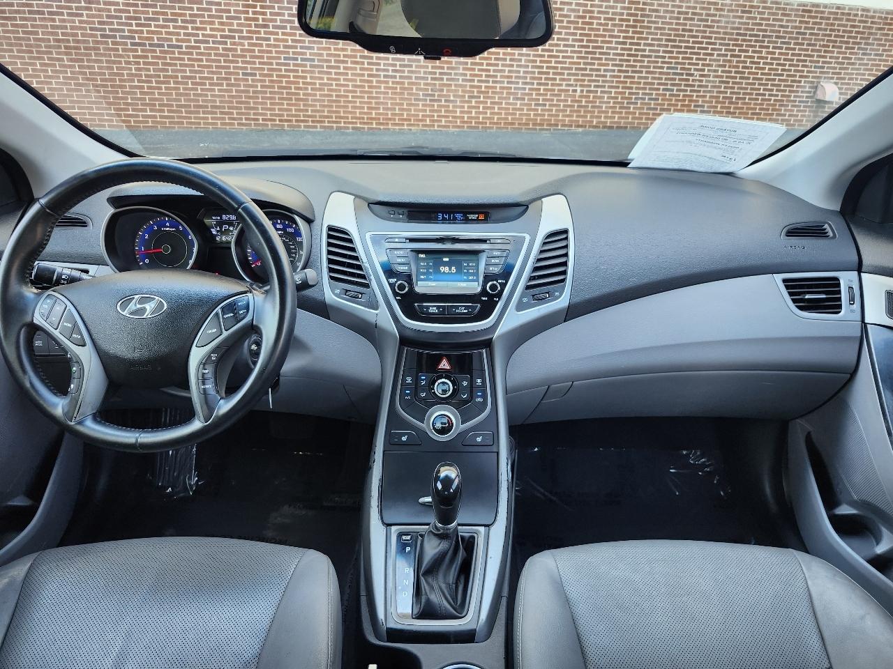 Hyundai Elantra SE 6AT 2015