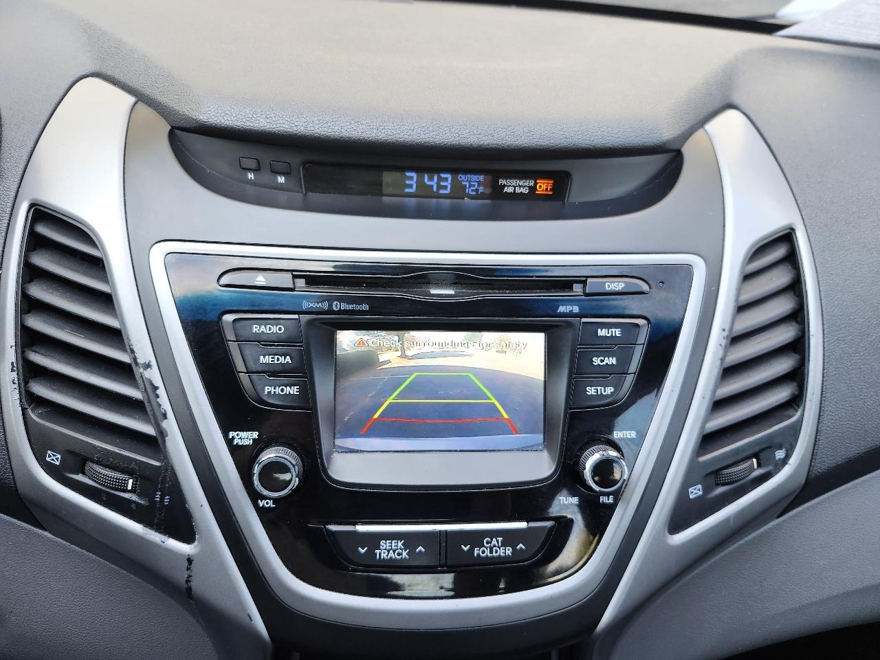 Hyundai Elantra SE 6AT 2015