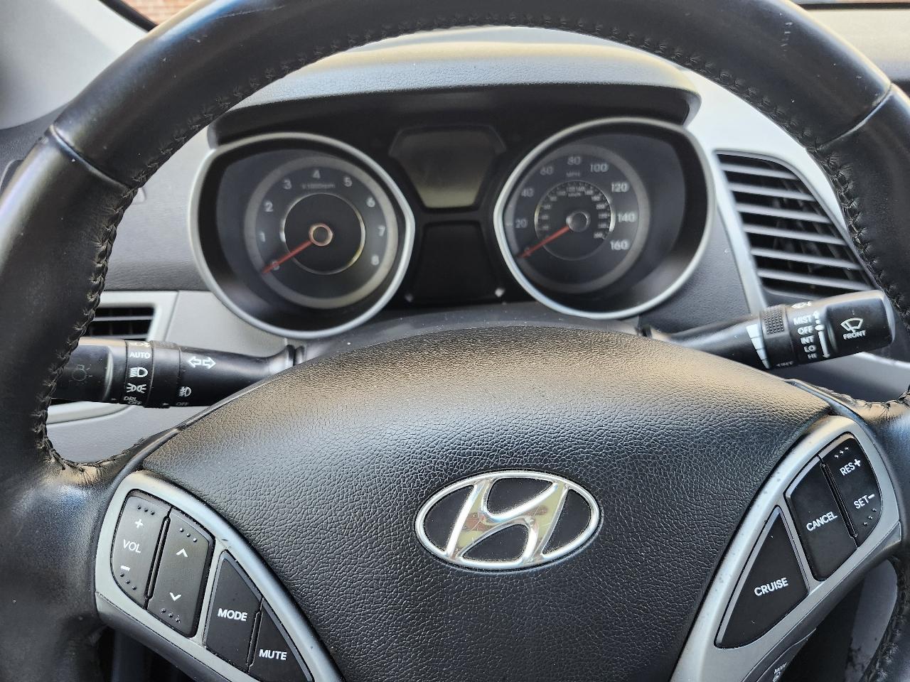 Hyundai Elantra SE 6AT 2015