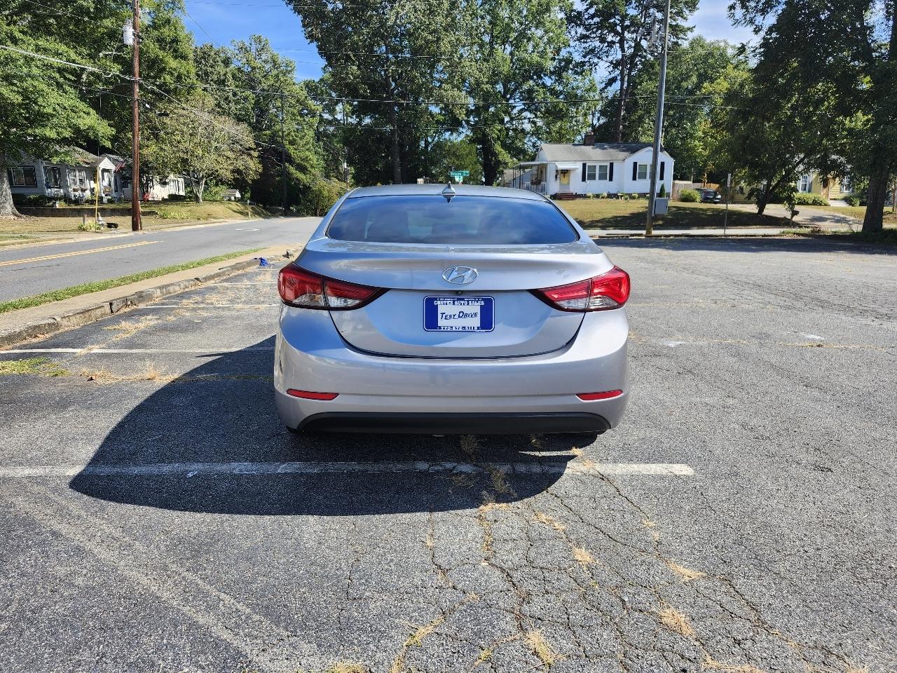 Hyundai Elantra SE 6AT 2015