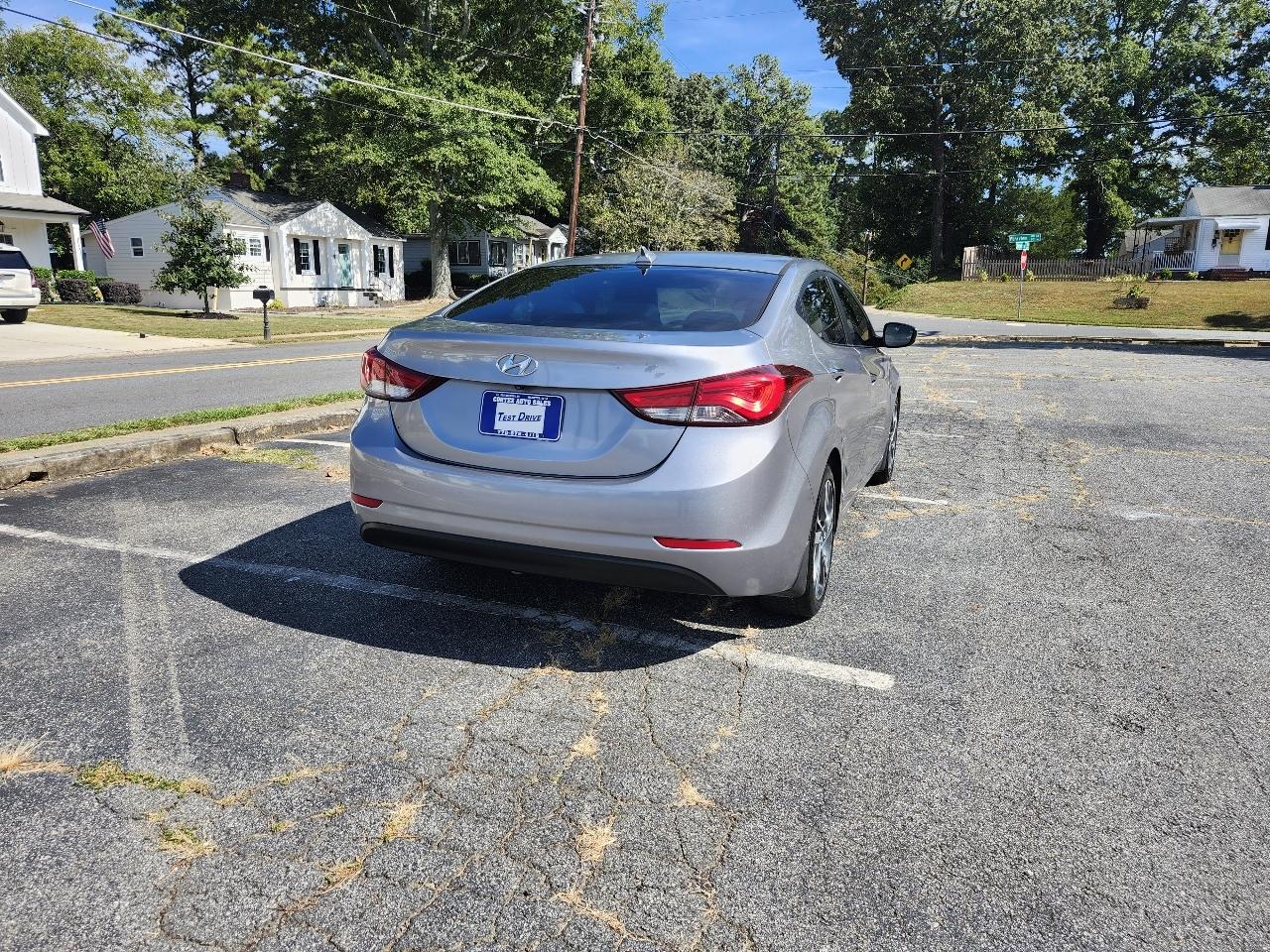 Hyundai Elantra SE 6AT 2015