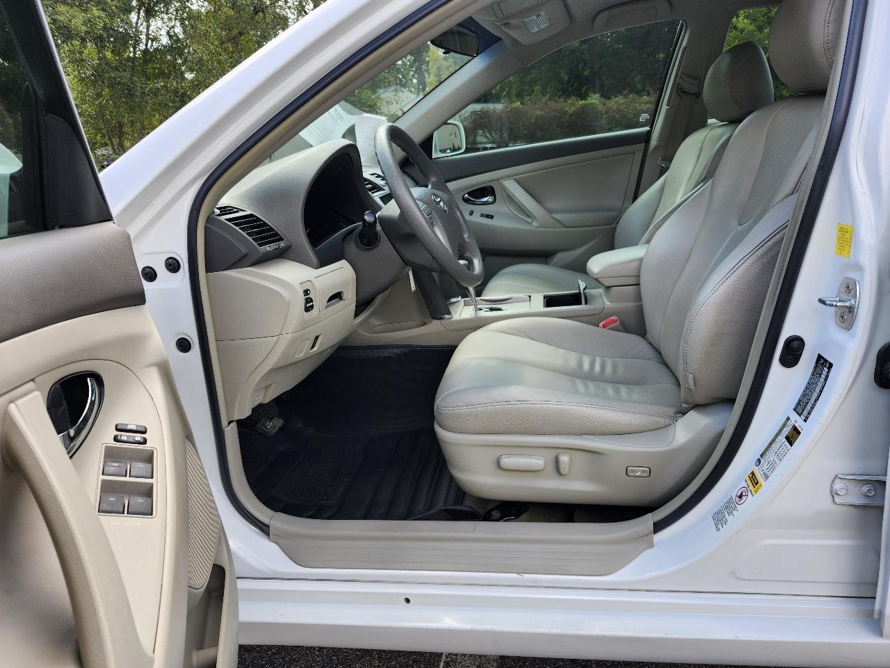 Toyota Camry Base 6-Spd AT 2011