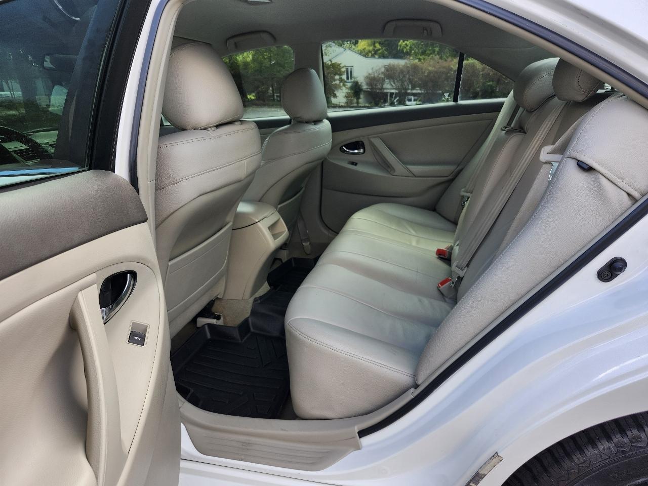 Toyota Camry Base 6-Spd AT 2011