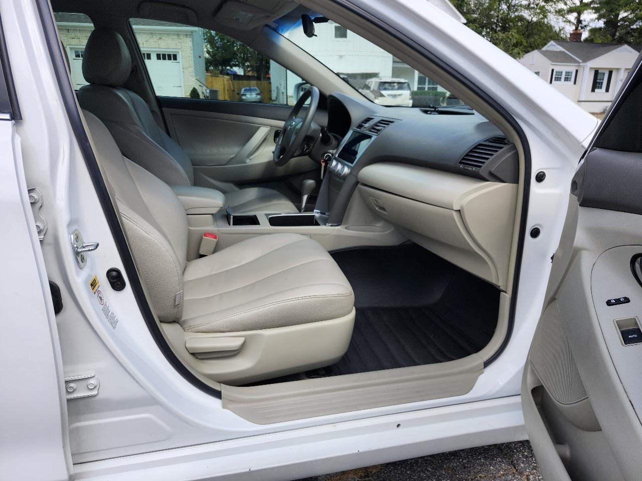 Toyota Camry Base 6-Spd AT 2011