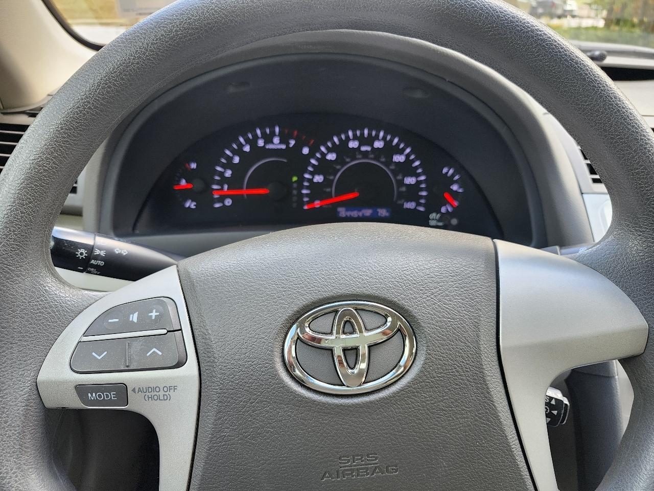 Toyota Camry Base 6-Spd AT 2011