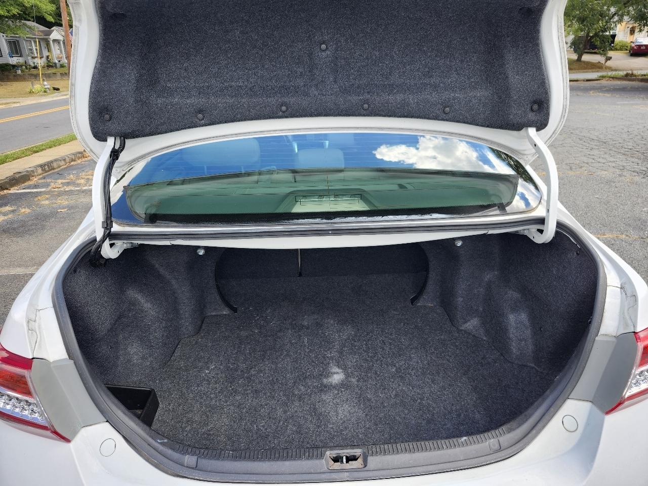 Toyota Camry Base 6-Spd AT 2011