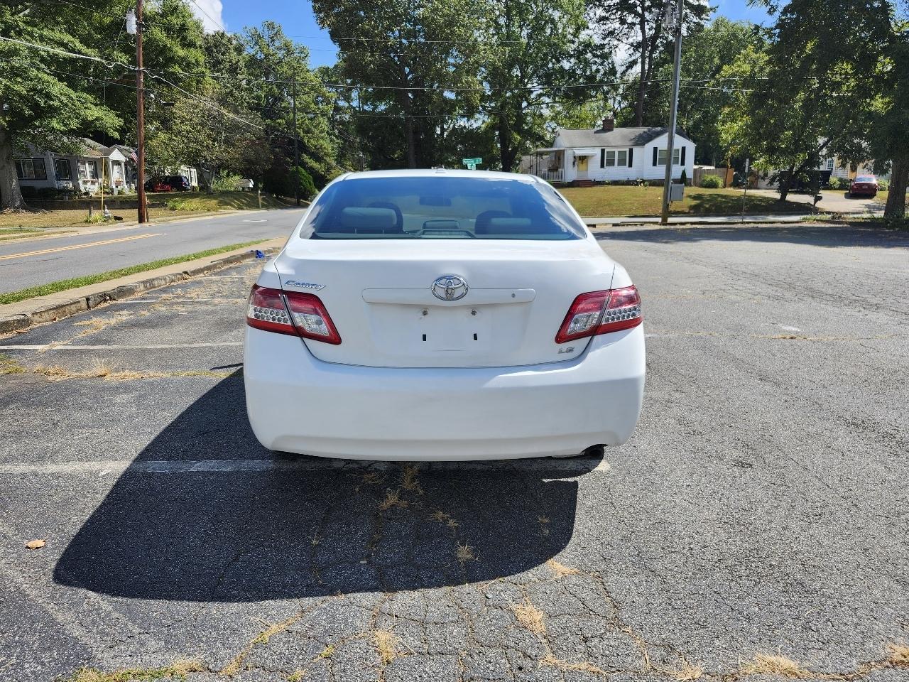 Toyota Camry Base 6-Spd AT 2011