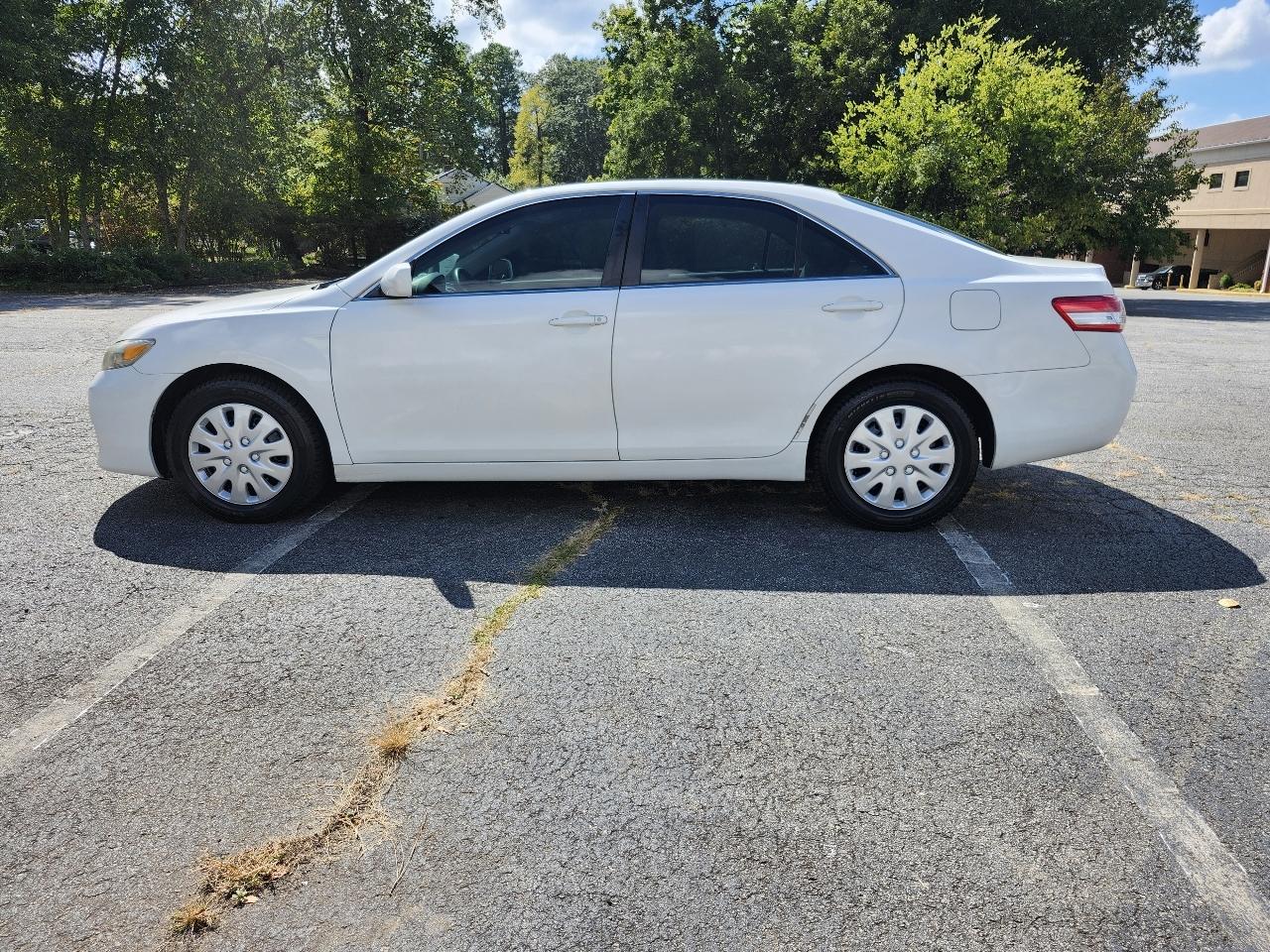 Toyota Camry Base 6-Spd AT 2011