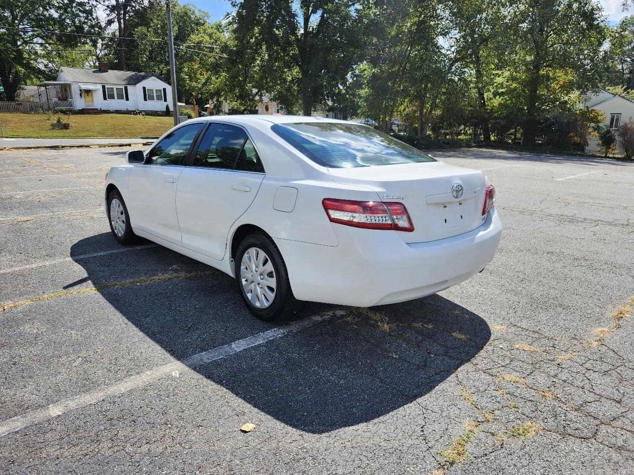 Toyota Camry Base 6-Spd AT 2011