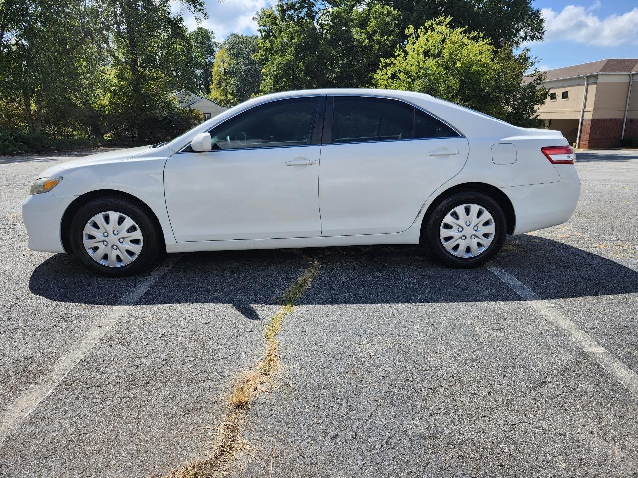 Toyota Camry Base 6-Spd AT 2011