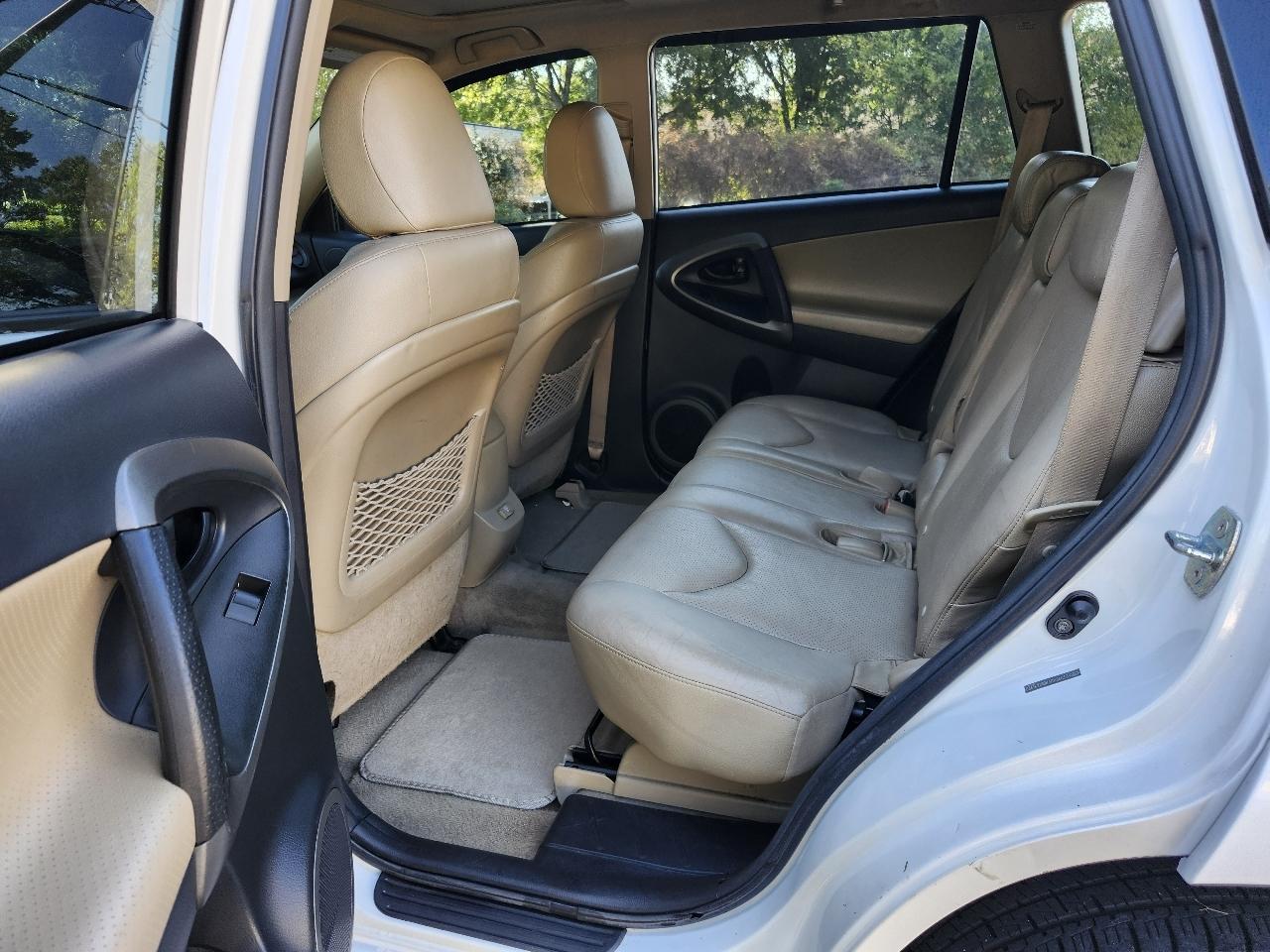 Toyota RAV4 Limited I4 2WD 2011