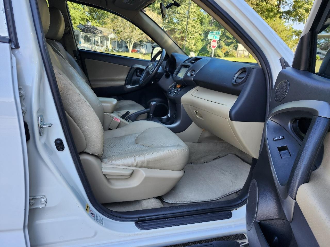 Toyota RAV4 Limited I4 2WD 2011