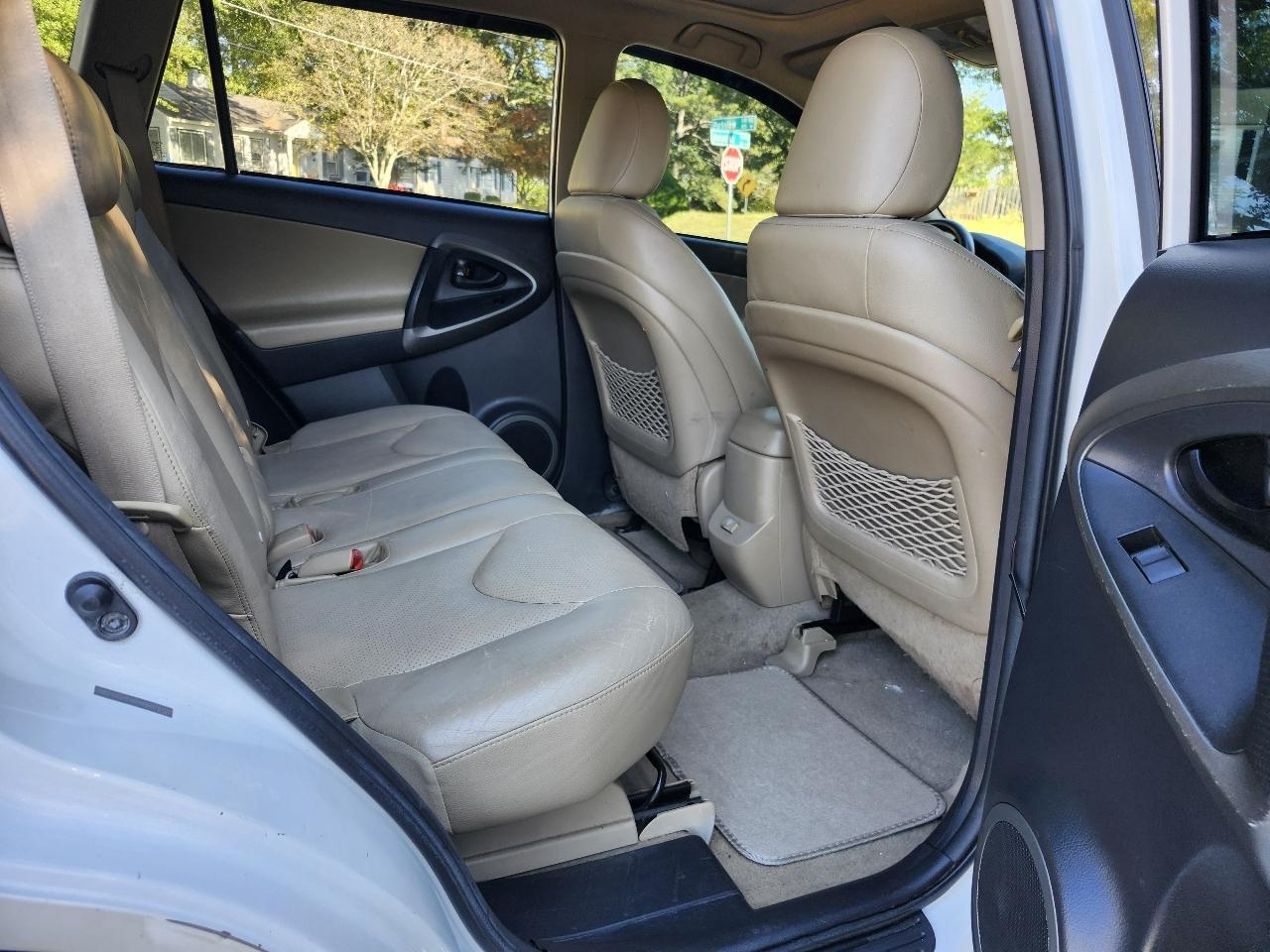 Toyota RAV4 Limited I4 2WD 2011