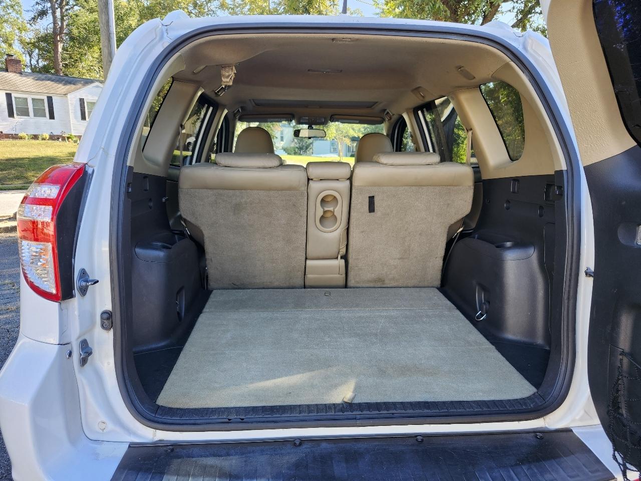 Toyota RAV4 Limited I4 2WD 2011