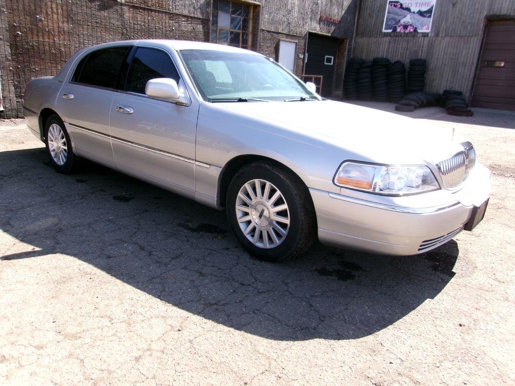 2003 Lincoln Town Car EXECUTIVE