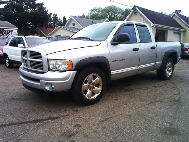 Silver 2005 Dodge RAM 1500 ST Quad Cab RWD Pickup Truck Rear-Wheel Drive Automatic