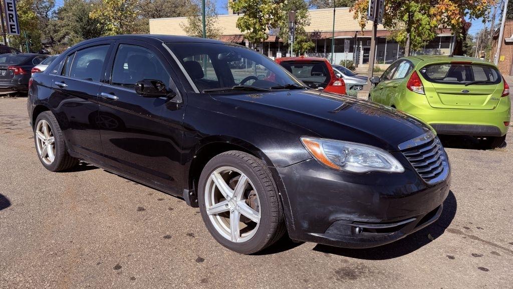 2011 Chrysler 200 LIMITED