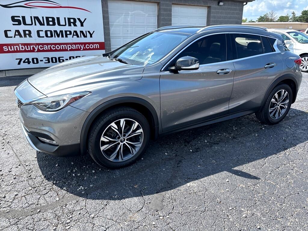 2017 Infiniti QX30 Base photo 2