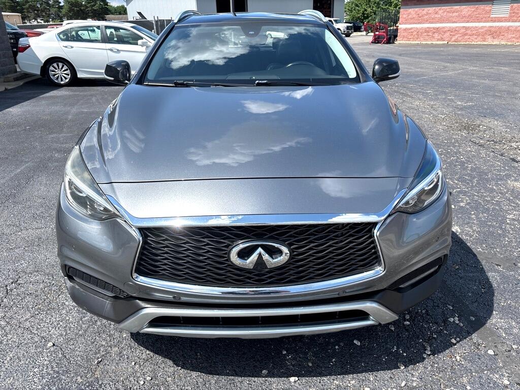 2017 Infiniti QX30 Base photo 3