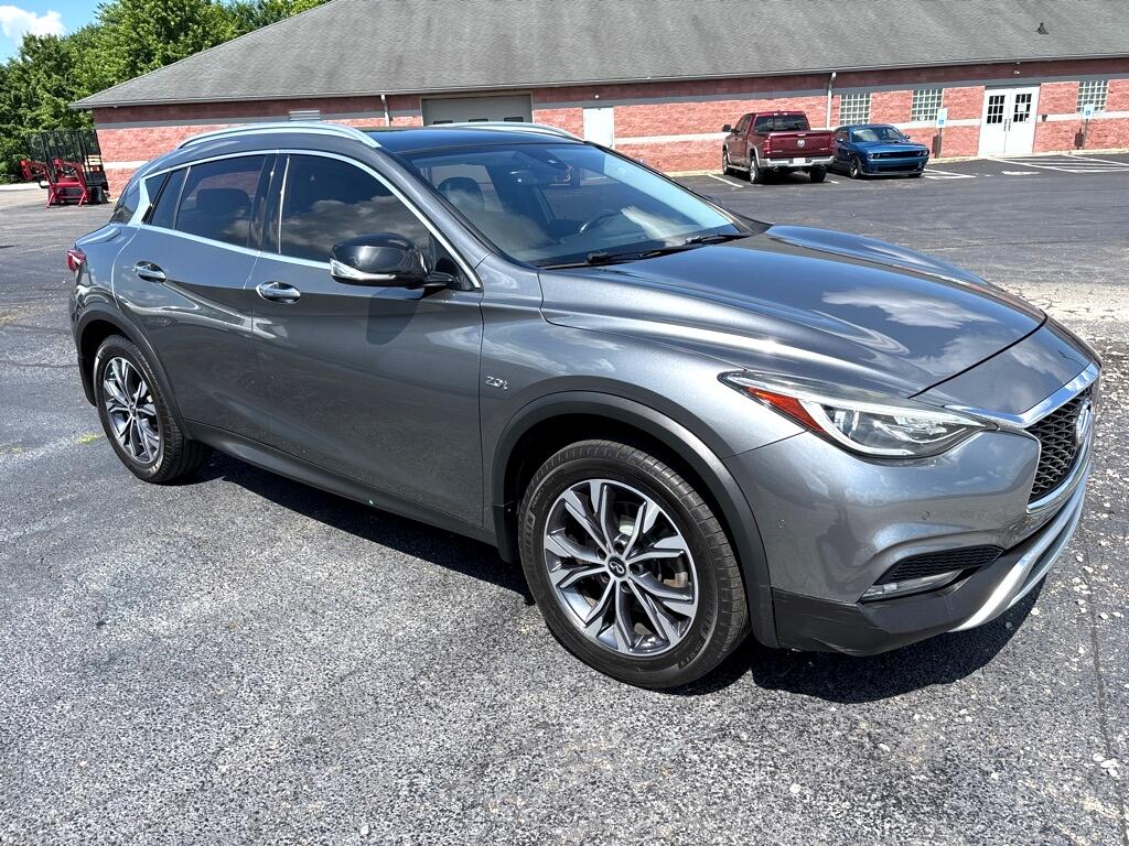 2017 Infiniti QX30 Base photo 4