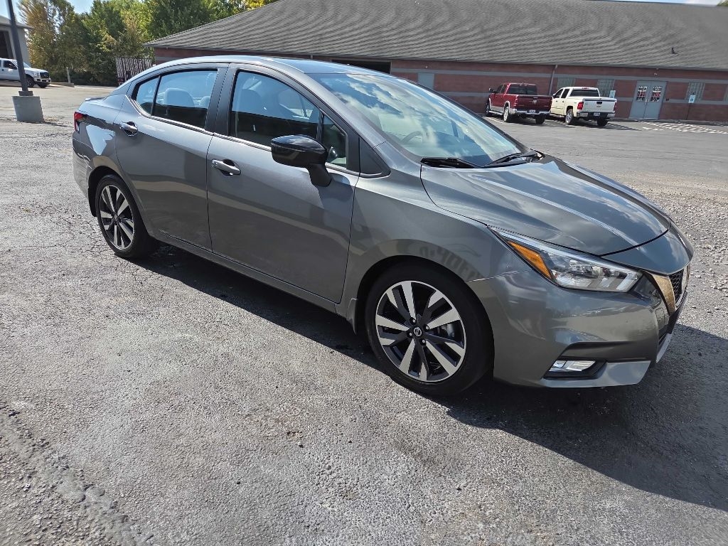 2020 Nissan Versa SR photo 3