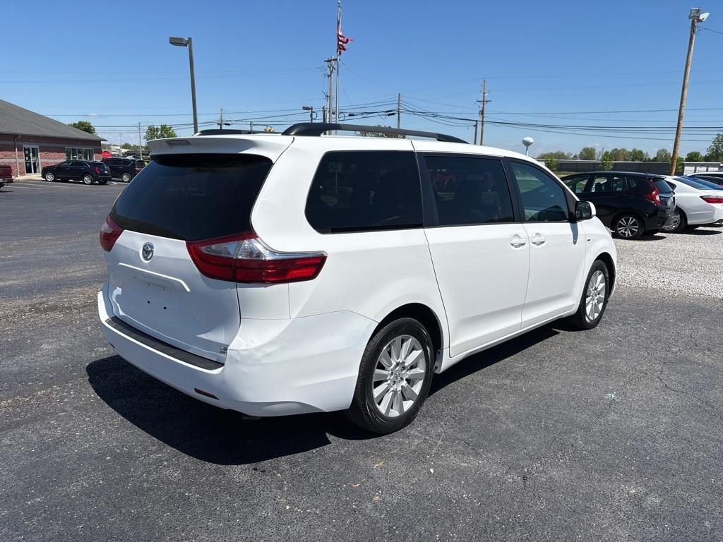 Toyota Sienna  2017