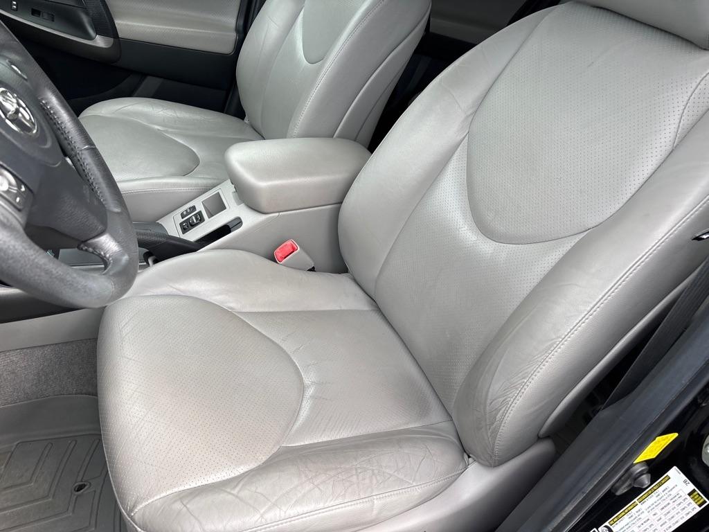 Toyota RAV4  2012