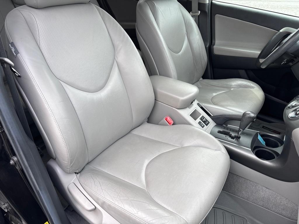 Toyota RAV4  2012