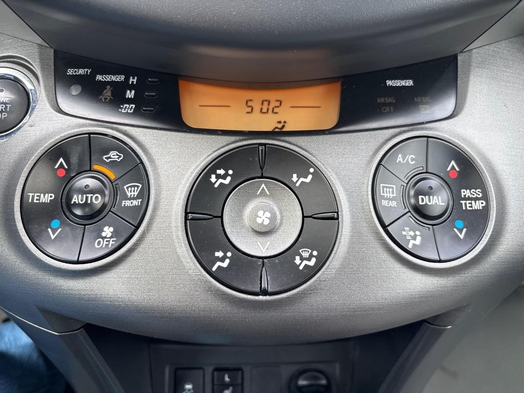 Toyota RAV4  2012