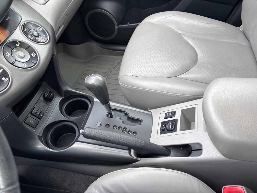 Toyota RAV4  2012