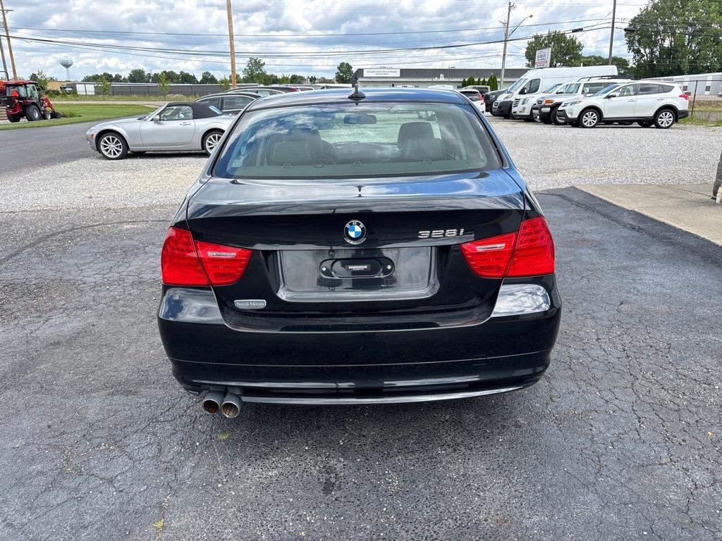 BMW 3-Series  2011
