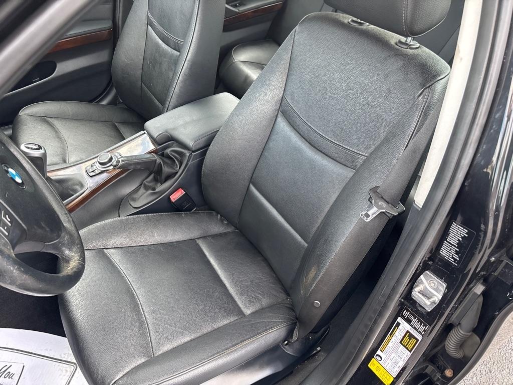 BMW 3-Series  2011