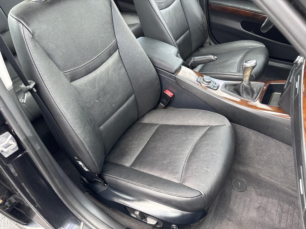 BMW 3-Series  2011